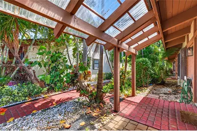 2619 S Parkview Dr, Hallandale Beach, FL 33009 - Photo 9