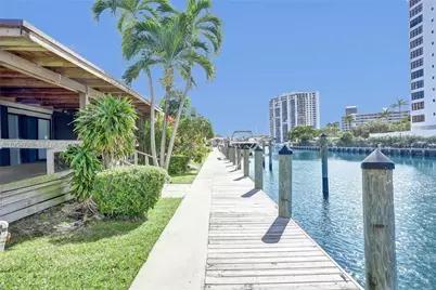 2619 S Parkview Dr, Hallandale Beach, FL 33009 - Photo 3