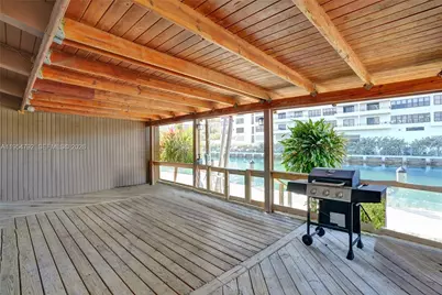 2619 S Parkview Dr, Hallandale Beach, FL 33009 - Photo 15