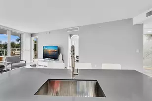 9821 E Bay Harbor Dr, Bay Harbor Islands, FL 33154 - Photo 7