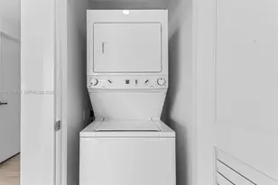 1080 Brickell Ave, Miami, FL 33131 - Photo 17