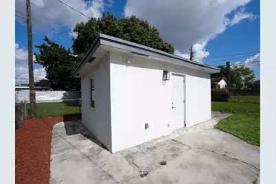 1221 NW 75th St, Miami, FL 33147 - Photo 41