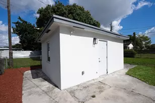 1221 NW 75th St, Miami, FL 33147 - Photo 41