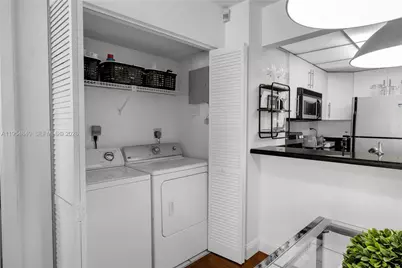 540 Brickell Key Dr #1514, Miami, FL 33131 - Photo 13