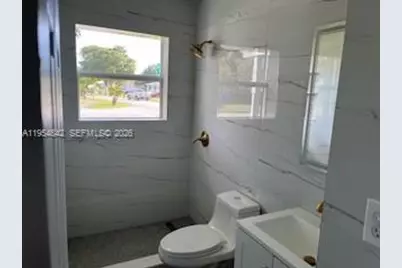 240 N 70th Way, Hollywood, FL 33024 - Photo 7