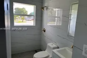 240 N 70th Way, Hollywood, FL 33024 - Photo 7