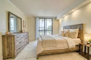 6937 Bay Dr, Miami Beach, FL 33141 - Photo 11