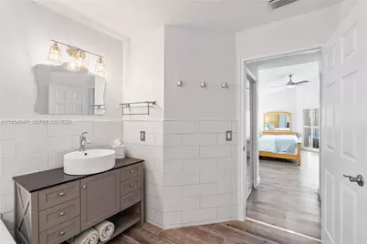 1024 NW 184th Way, Pembroke Pines, FL 33029 - Photo 19