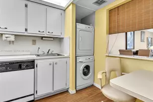 3731 N Country Club Dr, Aventura, FL 33180 - Photo 17