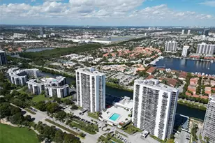 3675 N Country Club Dr, Aventura, FL 33180 - Photo 7