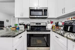 9435 SW 39th St, Miami, FL 33165 - Photo 7