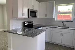 9435 SW 39th St, Miami, FL 33165 - Photo 3