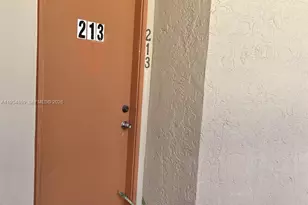 10229 NW 9th St Cir, Miami, FL 33172 - Photo 5