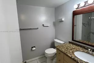 10229 NW 9th St Cir, Miami, FL 33172 - Photo 9