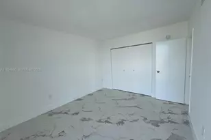 3675 N Country Club Dr, Aventura, FL 33180 - Photo 29