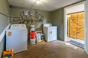 2470-2472 NE 182nd Terrace, North Miami Beach, FL 33160 - Photo 25