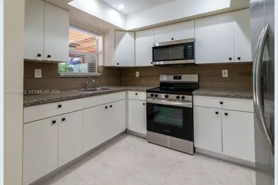 2470-2472 NE 182nd Ter, North Miami Beach, FL 33160 - Photo 9