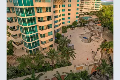 300 S Pointe Dr #303, Miami Beach, FL 33139 - Photo 33