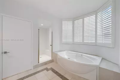 300 S Pointe Dr #303, Miami Beach, FL 33139 - Photo 9