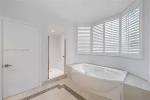 300 South Pointe Dr, Miami Beach, FL 33139 - Photo 9