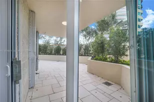 300 South Pointe Dr, Miami Beach, FL 33139 - Photo 25