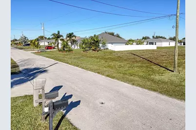 1317 NW 9th Ter, Cape Coral, FL 33993 - Photo 17