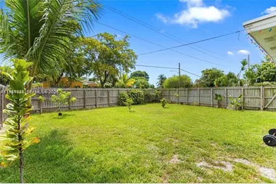 2407 Dewey St, Hollywood, FL 33020 - Photo 3
