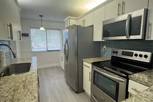 163 Lakeview Dr, Weston, FL 33326 - Photo 1