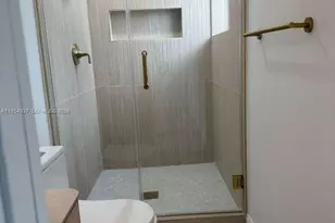 525 SW Beacom Blvd, Miami, FL 33135 - Photo 15