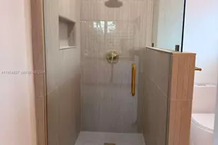 525 SW Beacom Blvd, Miami, FL 33135 - Photo 11