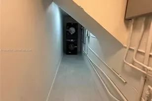 525 SW Beacom Blvd, Miami, FL 33135 - Photo 17