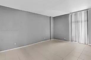 3675 N Country Club Dr, Aventura, FL 33180 - Photo 23