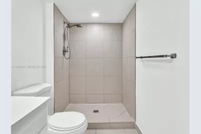 3675 N Country Club Dr #410, Aventura, FL 33180 - Photo 25