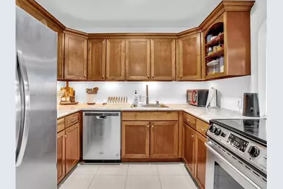 3675 N Country Club Dr #410, Aventura, FL 33180 - Photo 7