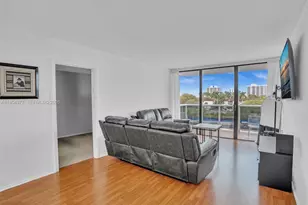 3675 N Country Club Dr, Aventura, FL 33180 - Photo 21