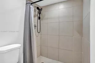 3675 N Country Club Dr, Aventura, FL 33180 - Photo 39