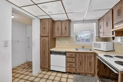 8523 Old Country Mnr #520, Davie, FL 33328 - Photo 13