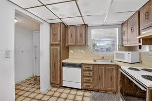 8523 Old Country Manor, Davie, FL 33328 - Photo 13