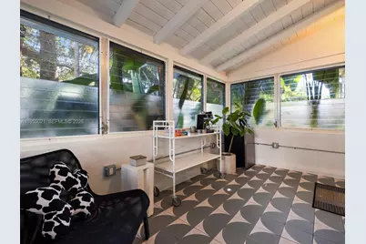 1009 NW 11th Ct, Miami, FL 33136 - Photo 27