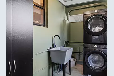 1009 NW 11th Ct, Miami, FL 33136 - Photo 29