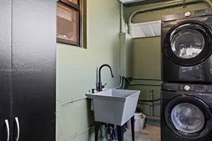 1009 NW 11th Ct, Miami, FL 33136 - Photo 29