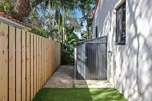 1009 NW 11th Ct, Miami, FL 33136 - Photo 39