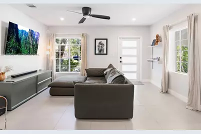 1009 NW 11th Ct, Miami, FL 33136 - Photo 3