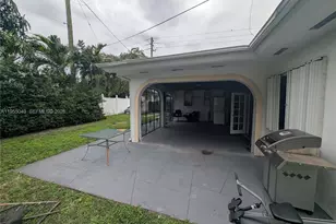 1900 NE 186th Dr, North Miami Beach, FL 33179 - Photo 15