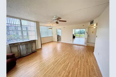 1100 Saint Charles Pl #411, Pembroke Pines, FL 33026 - Photo 5