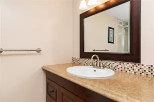 301 NE 14th Ave, Hallandale Beach, FL 33009 - Photo 17