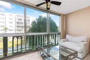 301 NE 14th Ave, Hallandale Beach, FL 33009 - Photo 27