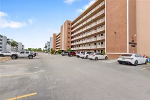 301 NE 14th Ave, Hallandale Beach, FL 33009 - Photo 11