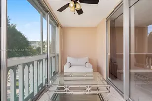 301 NE 14th Ave, Hallandale Beach, FL 33009 - Photo 25