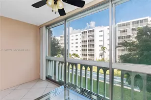 301 NE 14th Ave, Hallandale Beach, FL 33009 - Photo 29